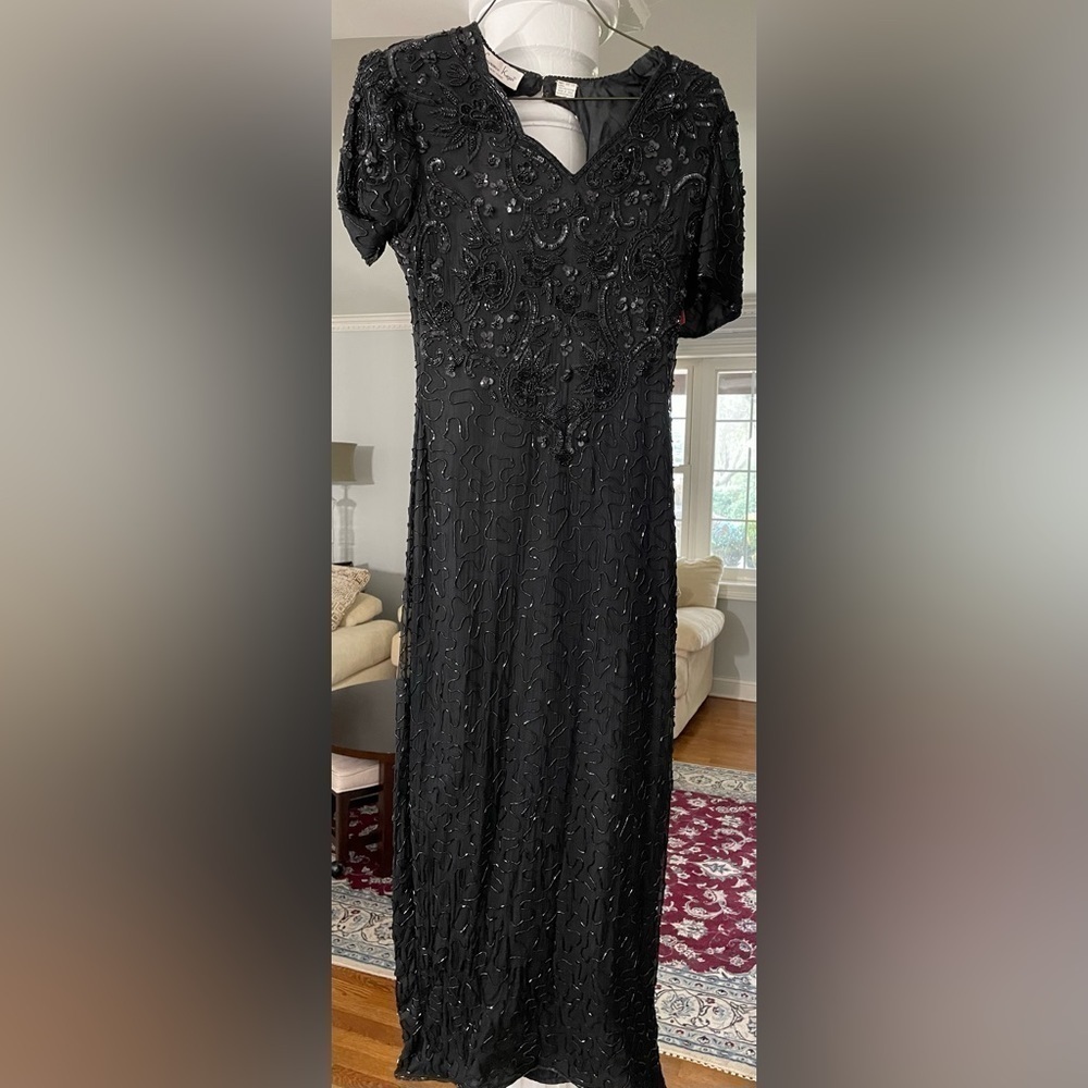 Laurene Kazar  women’s black silk beaded, short sleeve evening dress size medium